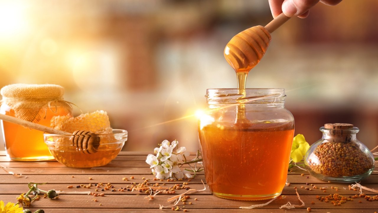 The Amazing Skincare Benefits of Honey